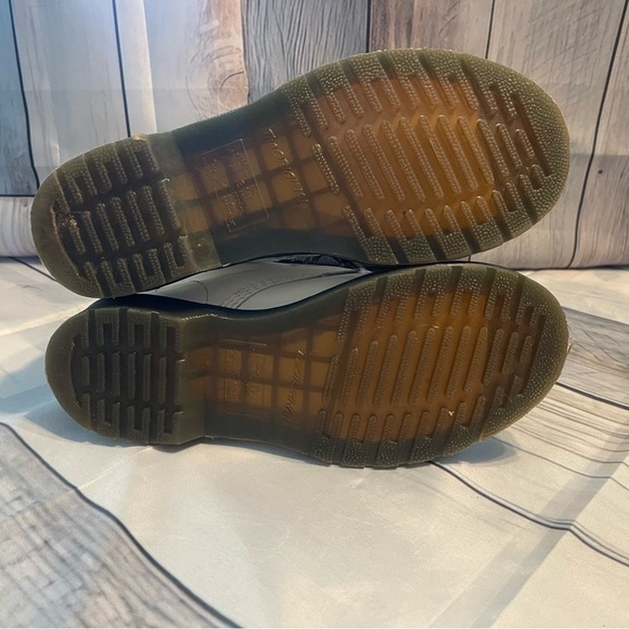 Dr. Martens 11821 8 Eye Leather Boots WHITE Smooth Woman’s Sz 7 Preloved 💕 - Picture 7 of 8